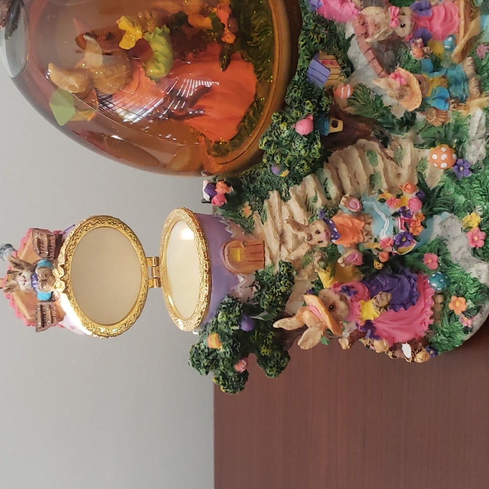 Peter Rabbit Globe - Picture 4 of 5
